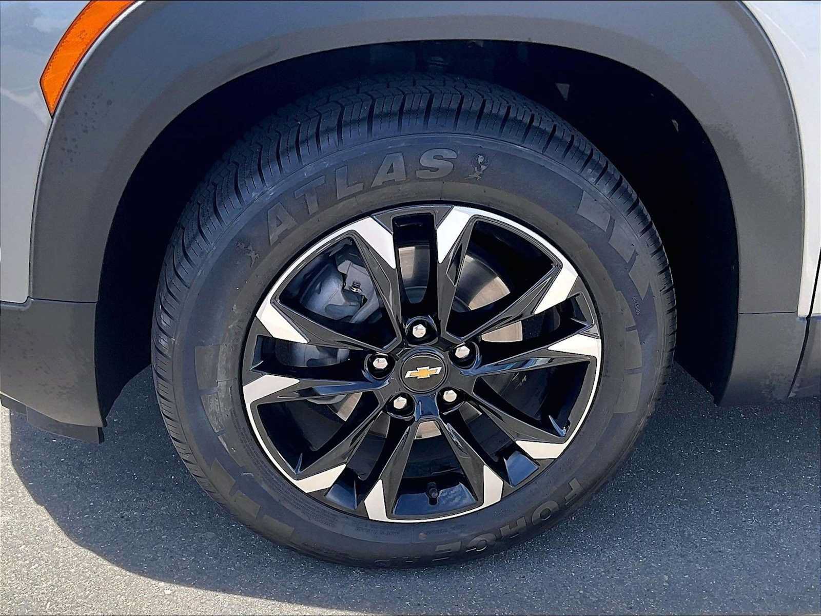 Used 2023 Chevrolet TrailBlazer LT FWD image 11