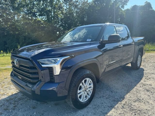 Used 2022 Toyota Tundra SR5 w/ SR5 Convenience Package AWD/4WD image 3