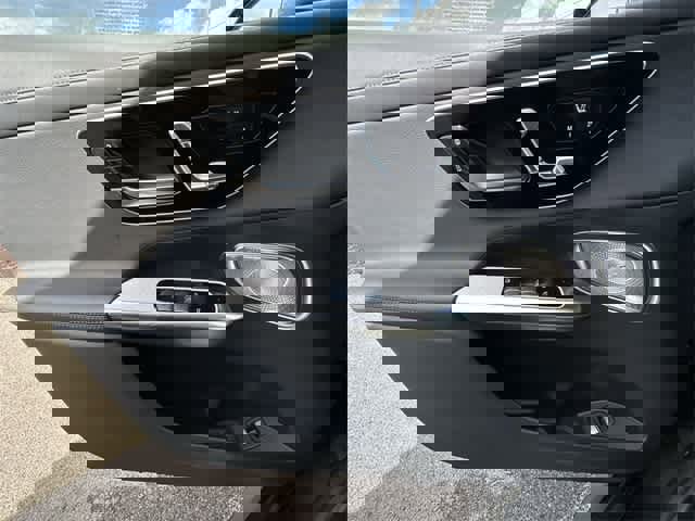 Used 2025 Mercedes-Benz GLC 300 4MATIC image 17