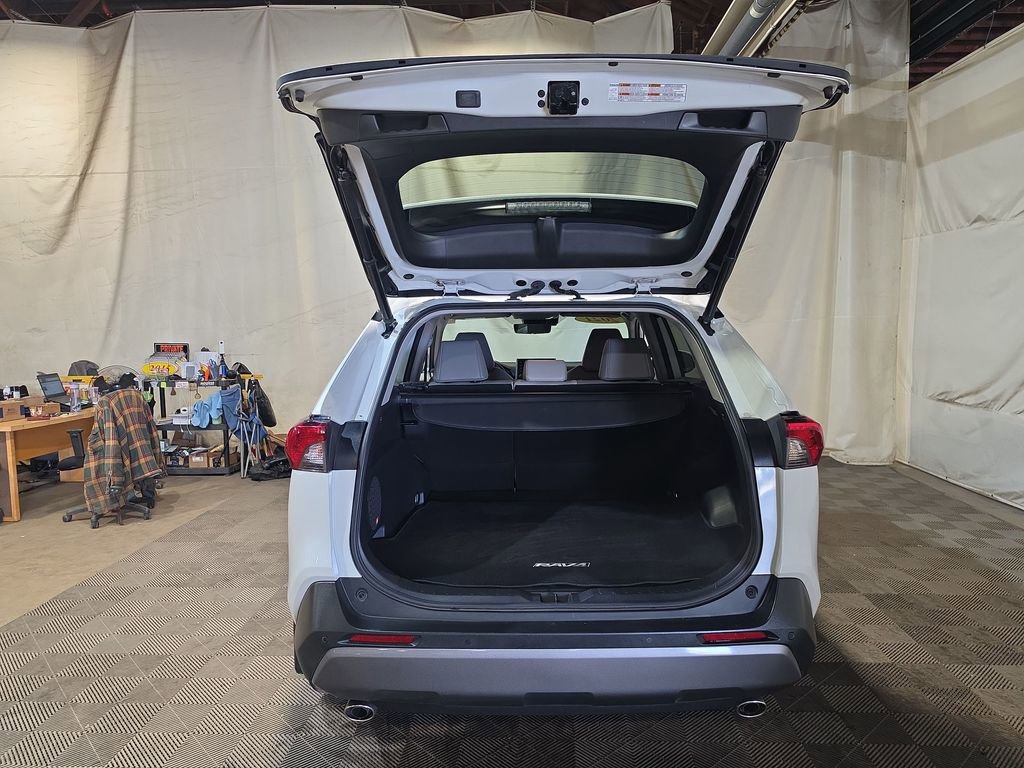 Used 2021 Toyota RAV4 Limited image 21