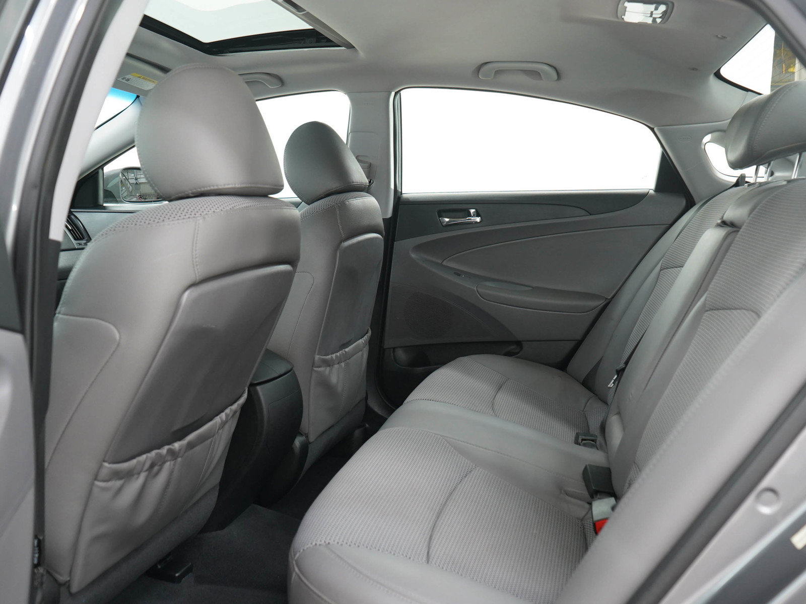 Used 2011 Hyundai Sonata SE w/ Navigation & Sunroof Pkg 4 FWD image 13