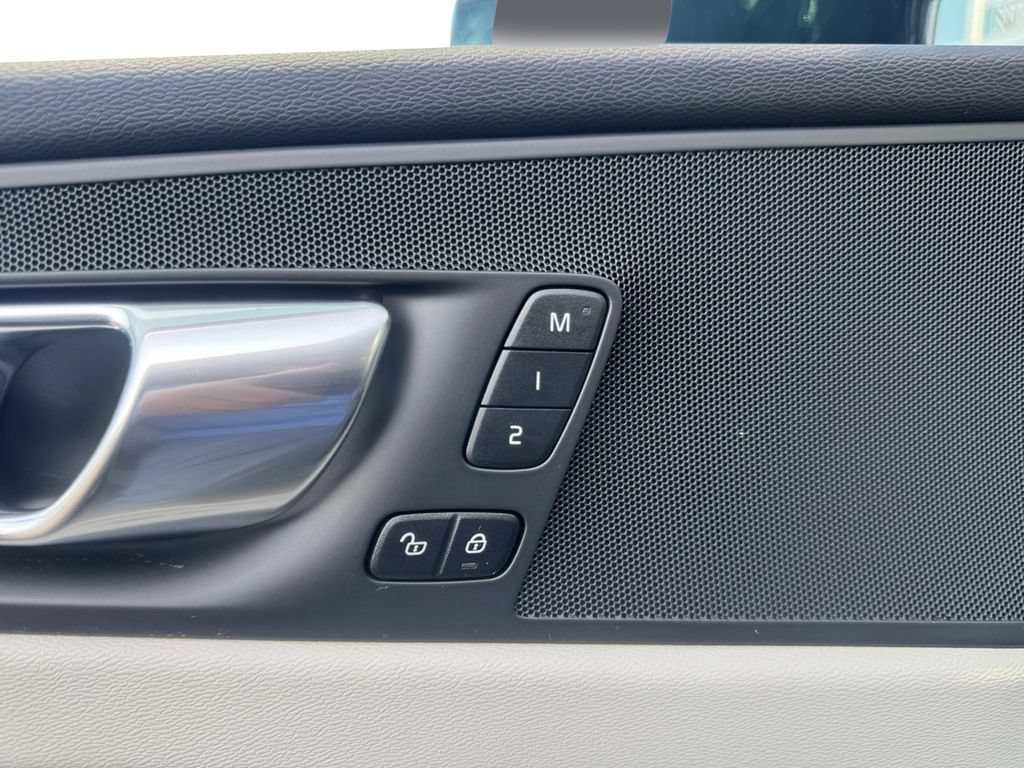 Certified 2023 Volvo XC60 B5 Core w/ Climate Package AWD/4WD image 13