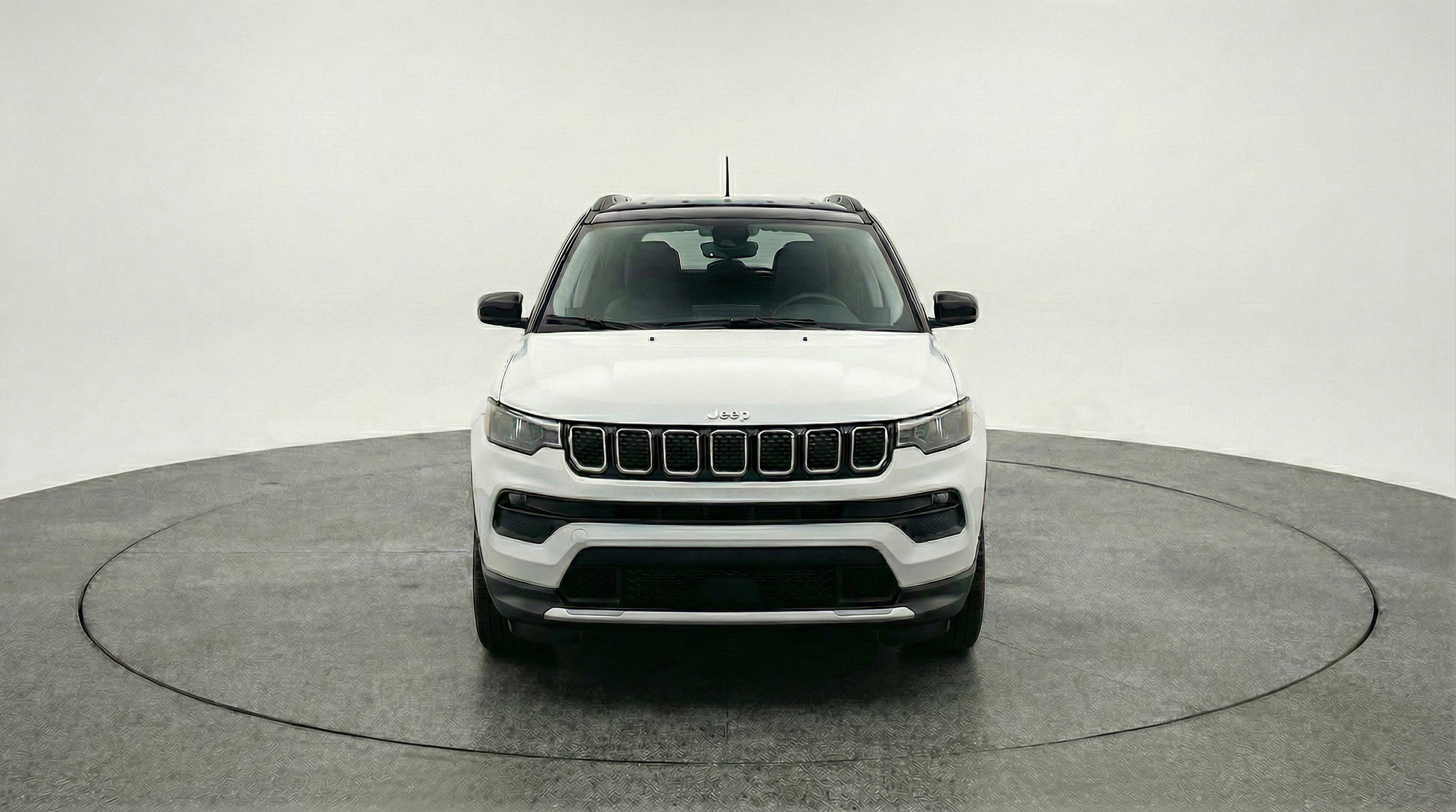Used 2025 Jeep Compass Limited AWD/4WD image 2