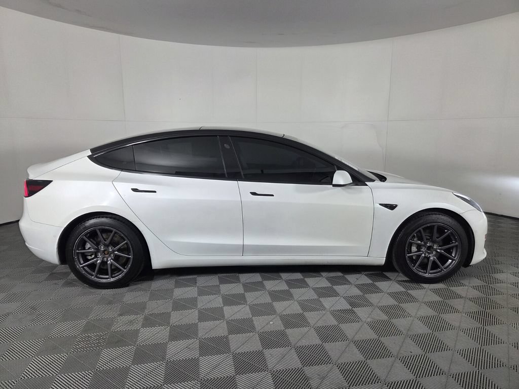 Used 2020 Tesla Model 3 Standard Range Plus RWD image 4