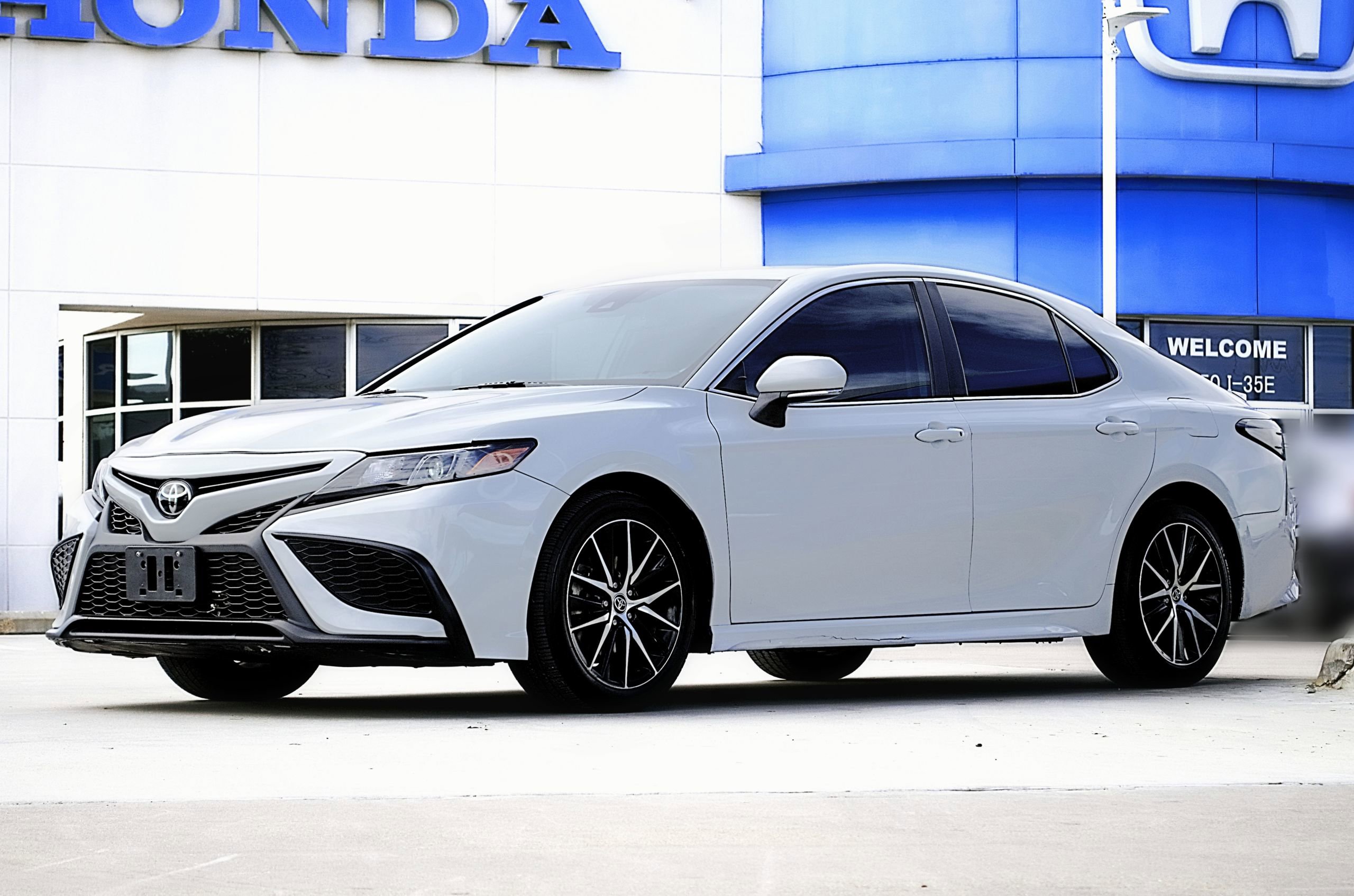 Used 2023 Toyota Camry SE