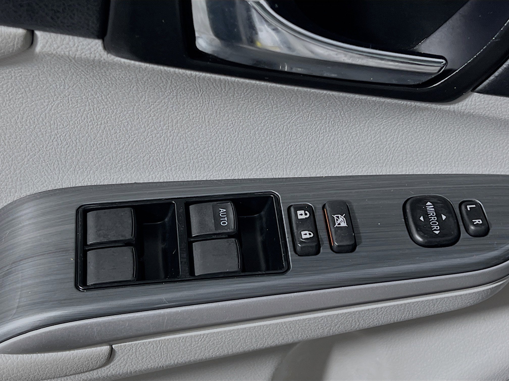 Used 2014 Toyota Camry XLE w/ Leather Package FWD image 17