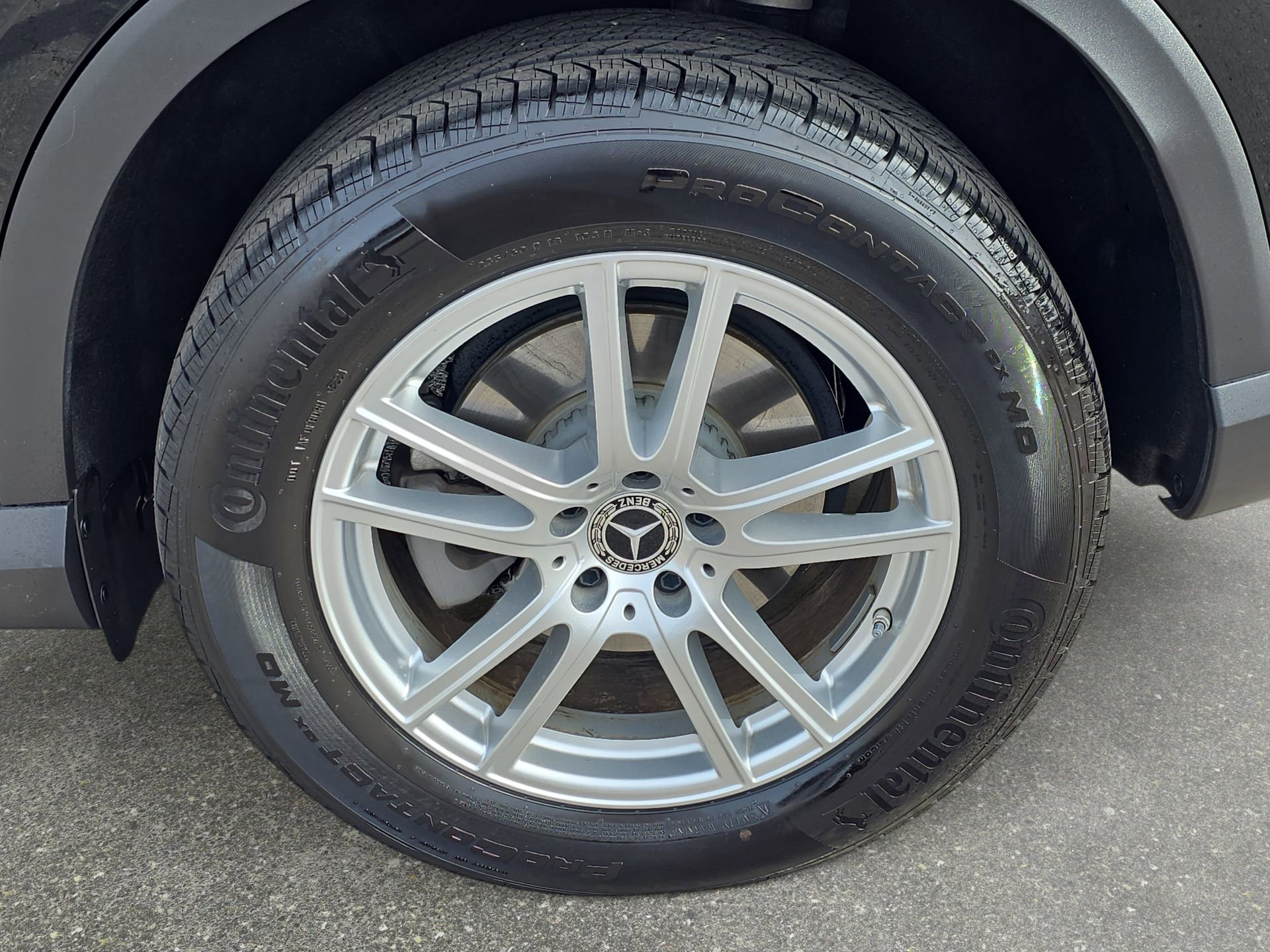 Used 2025 Mercedes-Benz GLC 300 4MATIC image 32