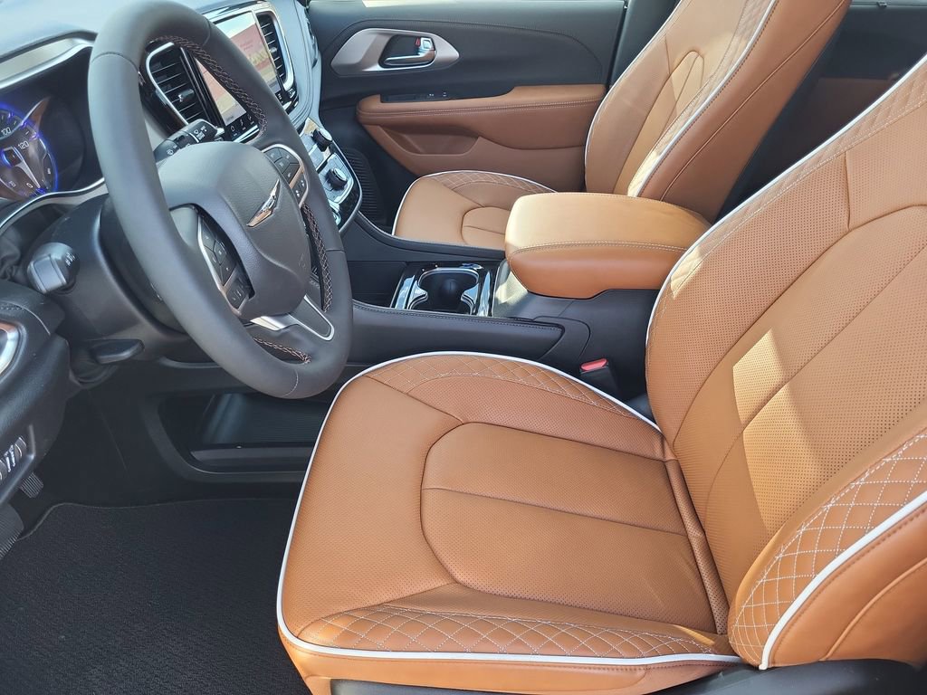 New 2026 Chrysler Pacifica Pinnacle w/ Trailer Tow Group image 12