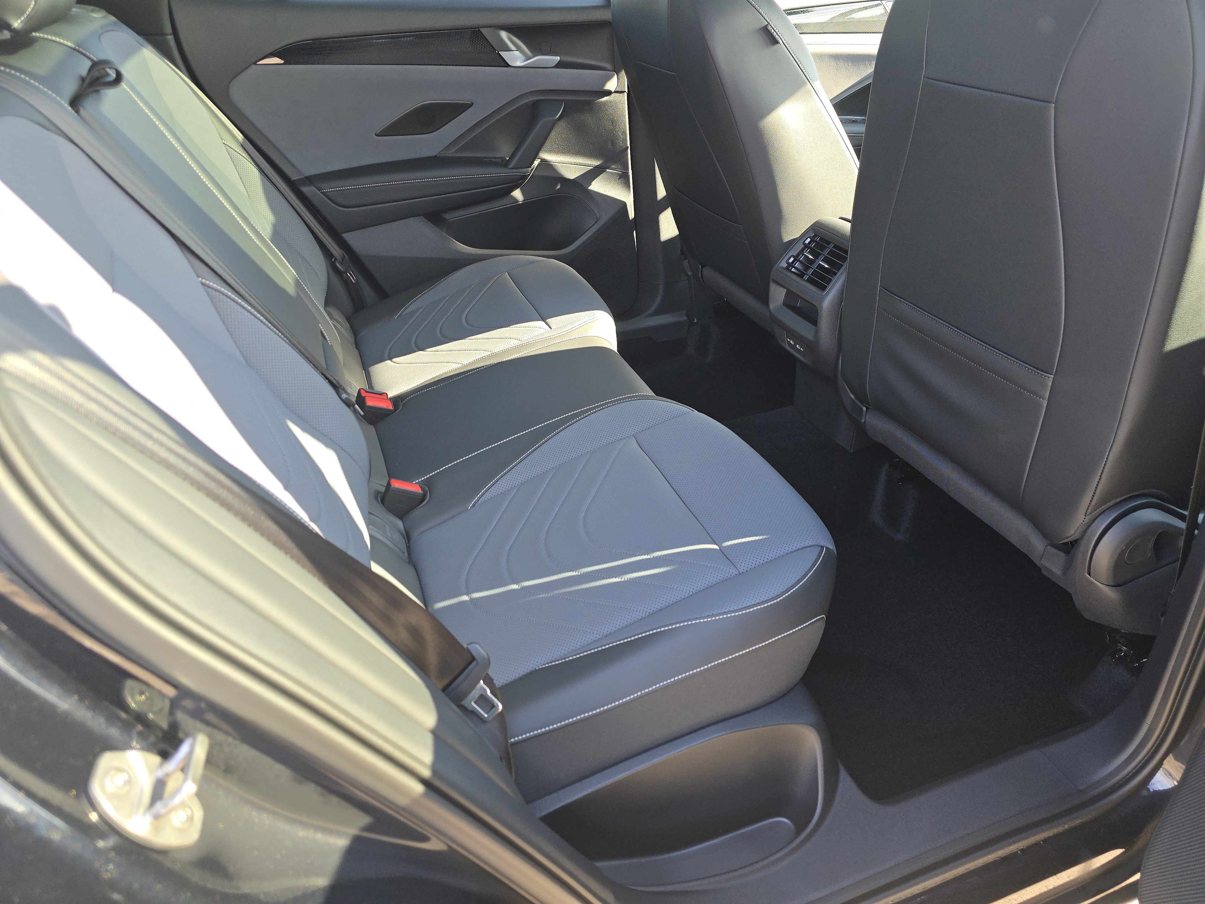 New 2026 Volkswagen Tiguan SE R-Line image 17