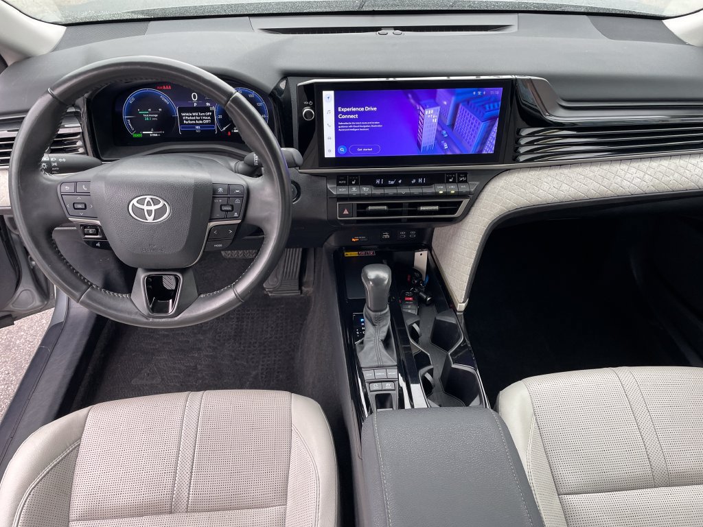 Used 2025 Toyota Camry XLE AWD/4WD image 15