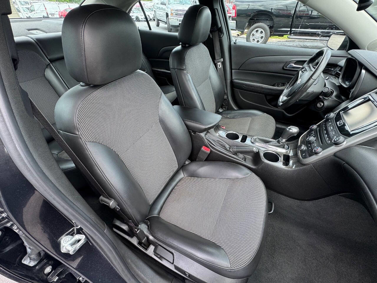 Used 2015 Chevrolet Malibu LT FWD image 9