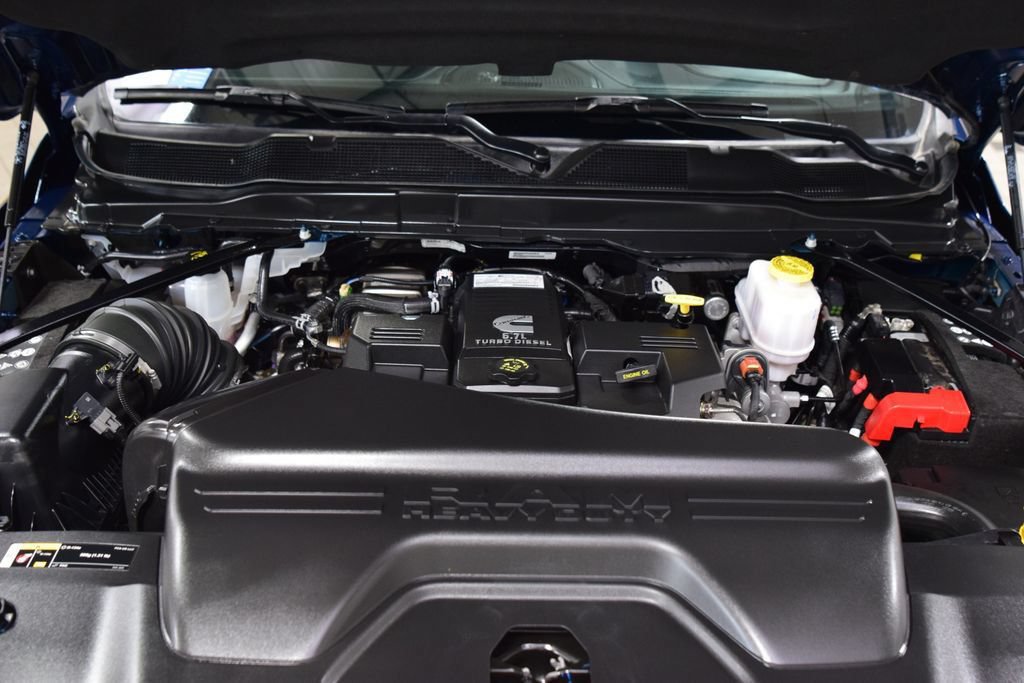 Used 2024 RAM 5500 4x4 Crew Cab image 19