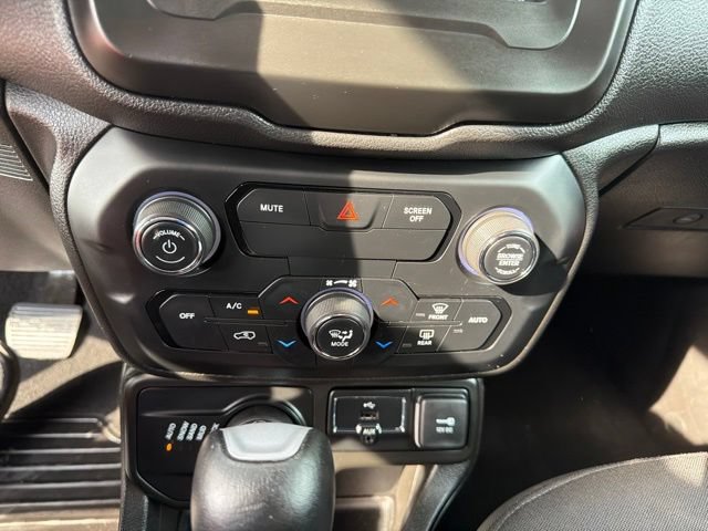 Used 2018 Jeep Renegade Trailhawk w/ Popular Equipment Group AWD/4WD image 14