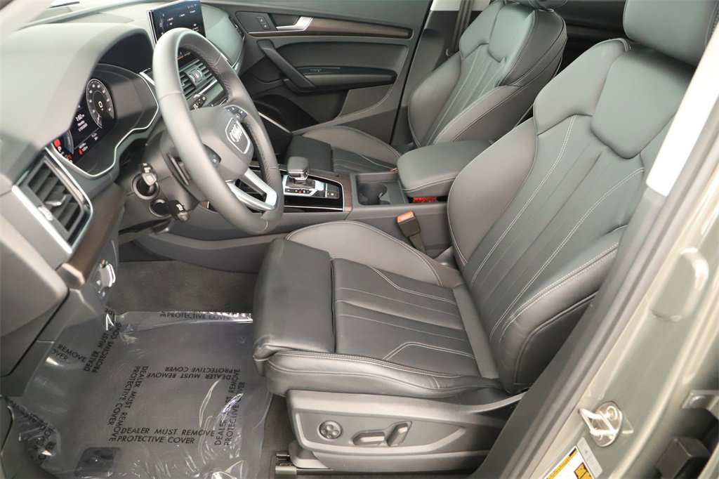 Used 2024 Audi Q5 e Premium w/ Convenience Package image 24