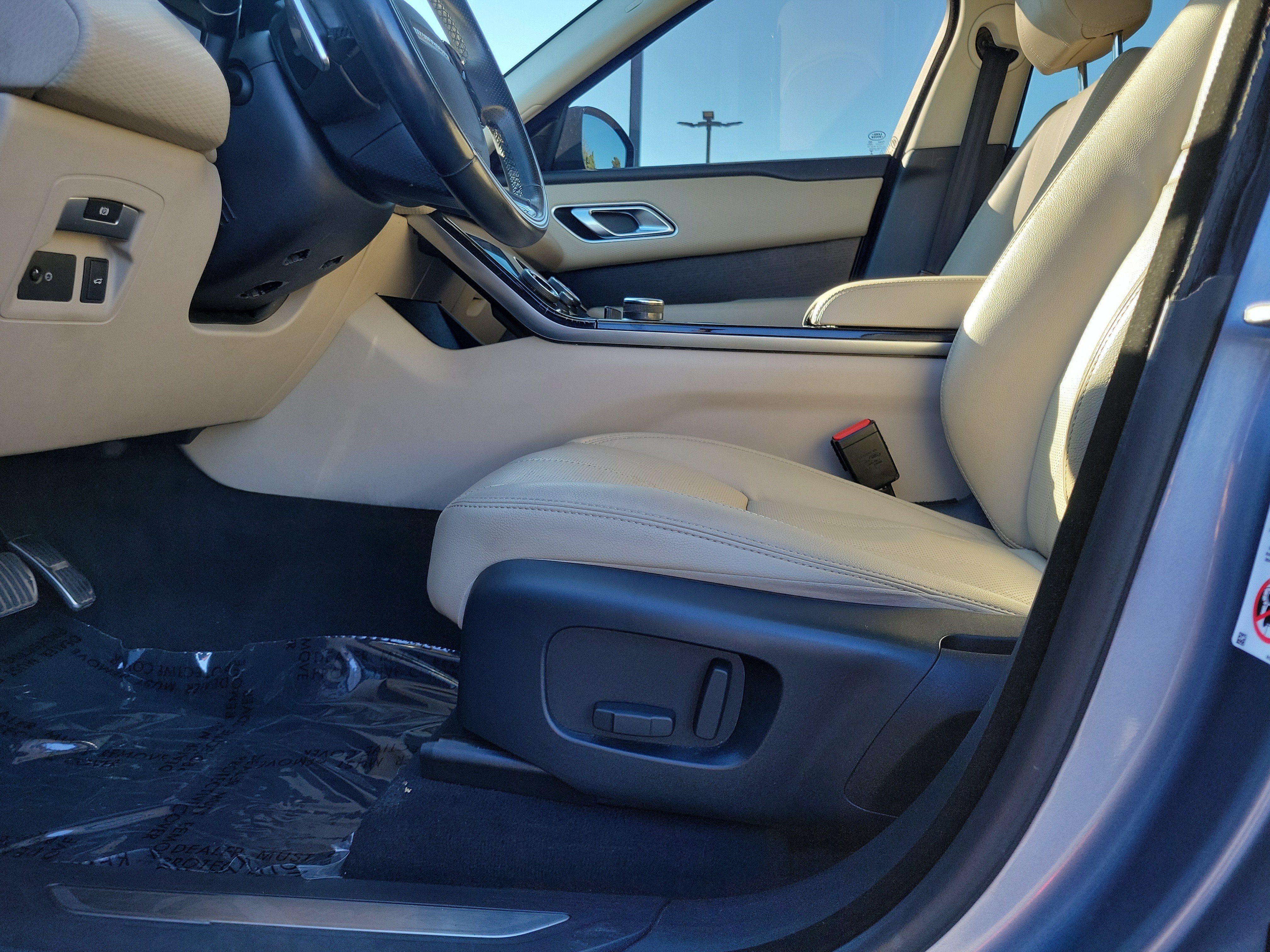 Used 2019 Land Rover Range Rover Velar R-Dynamic SE AWD/4WD image 16