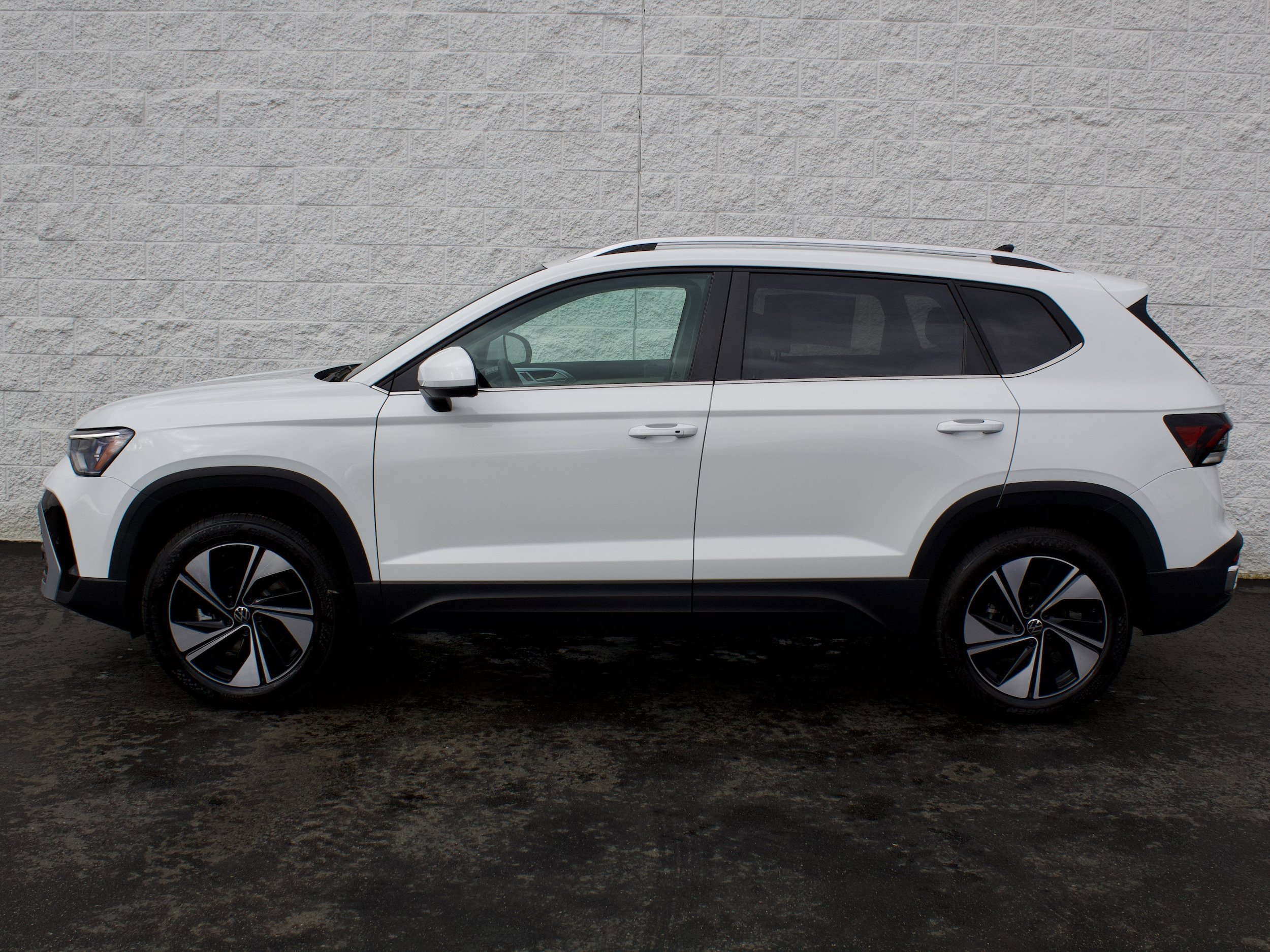 New 2026 Volkswagen Taos SE AWD/4WD image 4