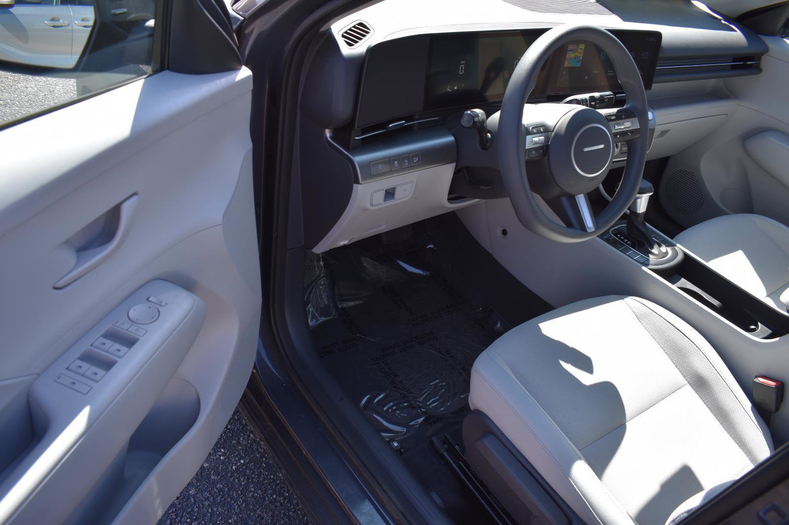 Used 2024 Hyundai Kona SE image 23