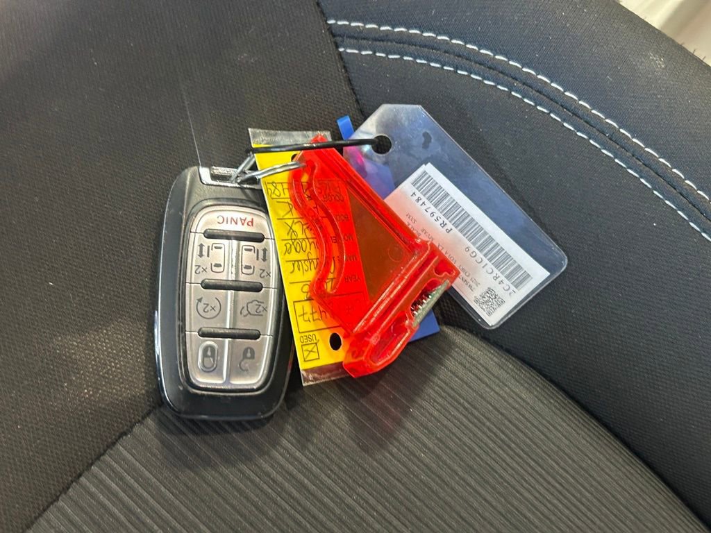 Used 2023 Chrysler Voyager LX image 39