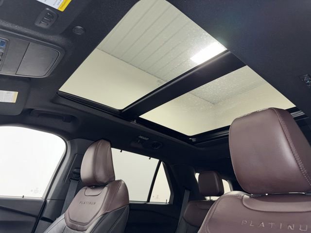 Used 2023 Ford Explorer Platinum w/ Technology Package image 15