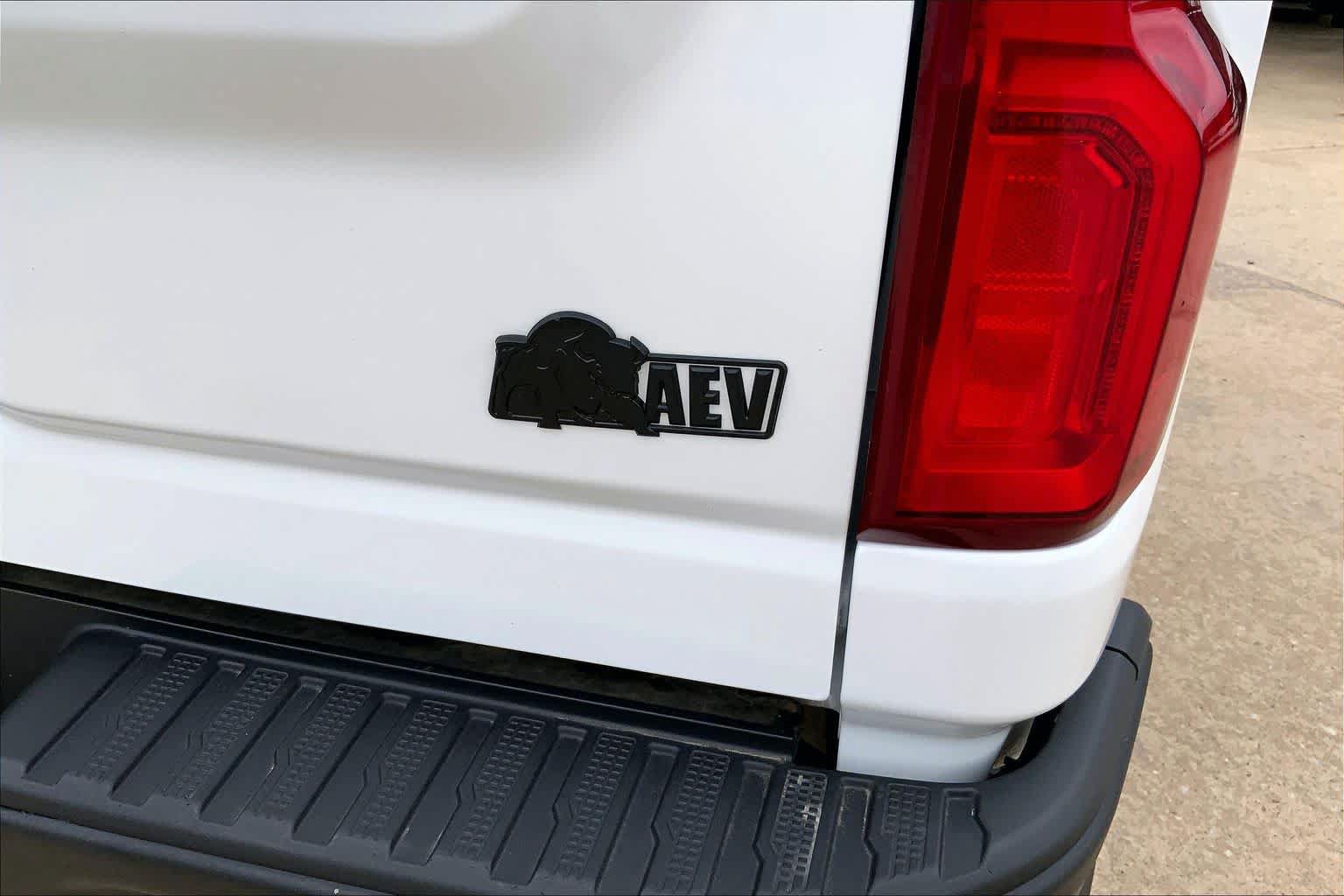 Used 2024 Chevrolet Silverado 2500 ZR2 w/ ZR2 Bison Edition AWD/4WD image 9