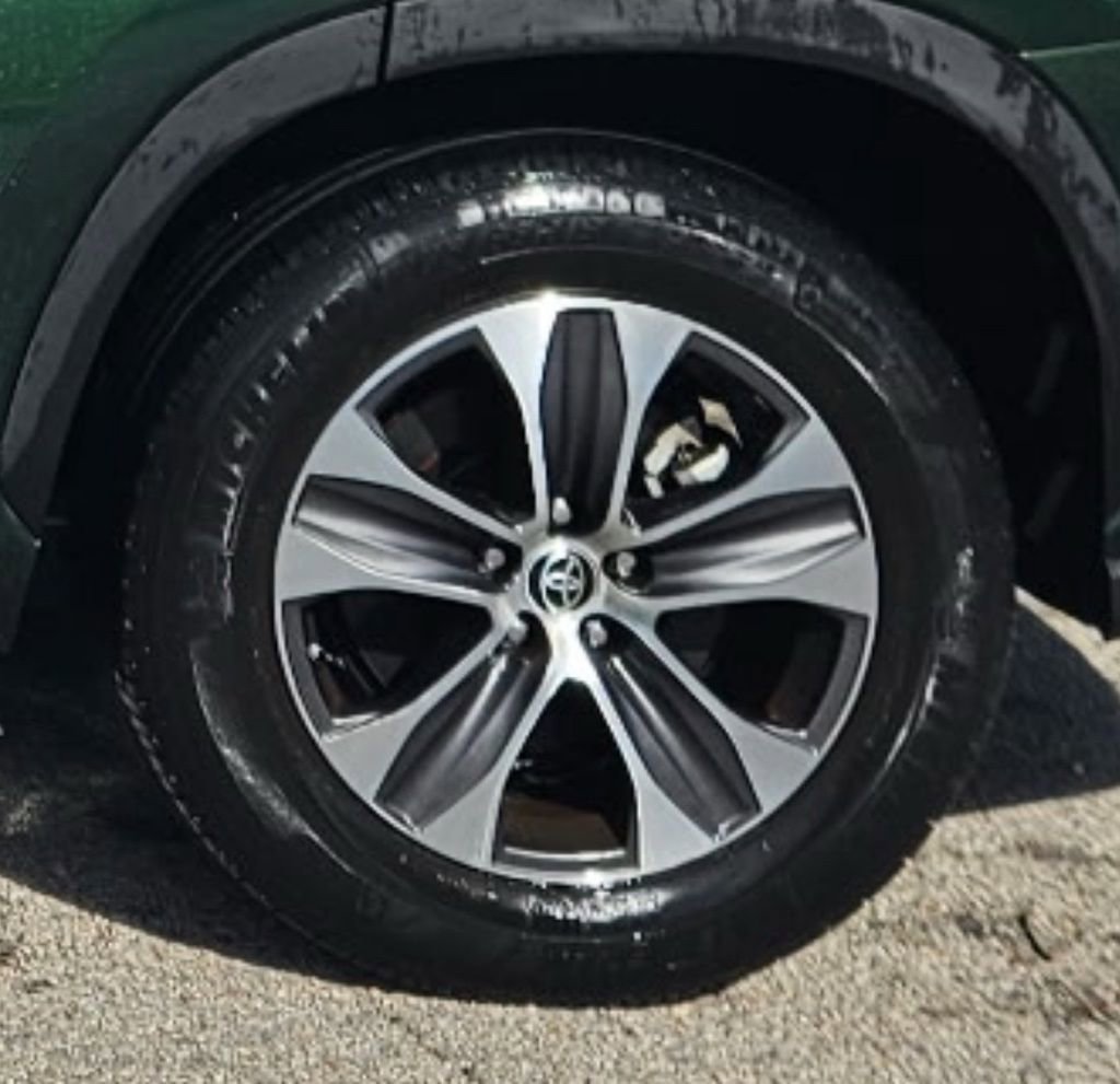 Used 2023 Toyota Highlander XLE image 9