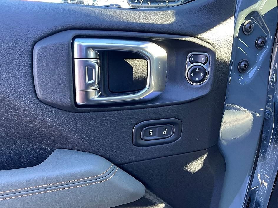 New 2026 Jeep Gladiator Mojave image 13