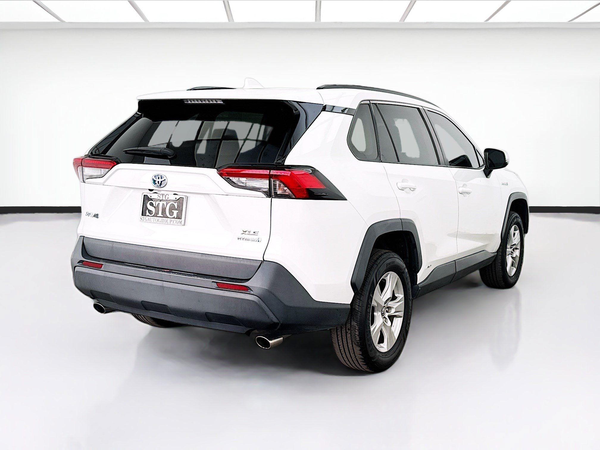 Used 2021 Toyota RAV4 XLE AWD/4WD image 4