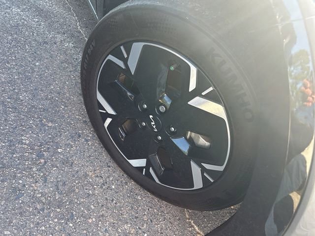 Certified 2023 Kia Niro Wind FWD image 2