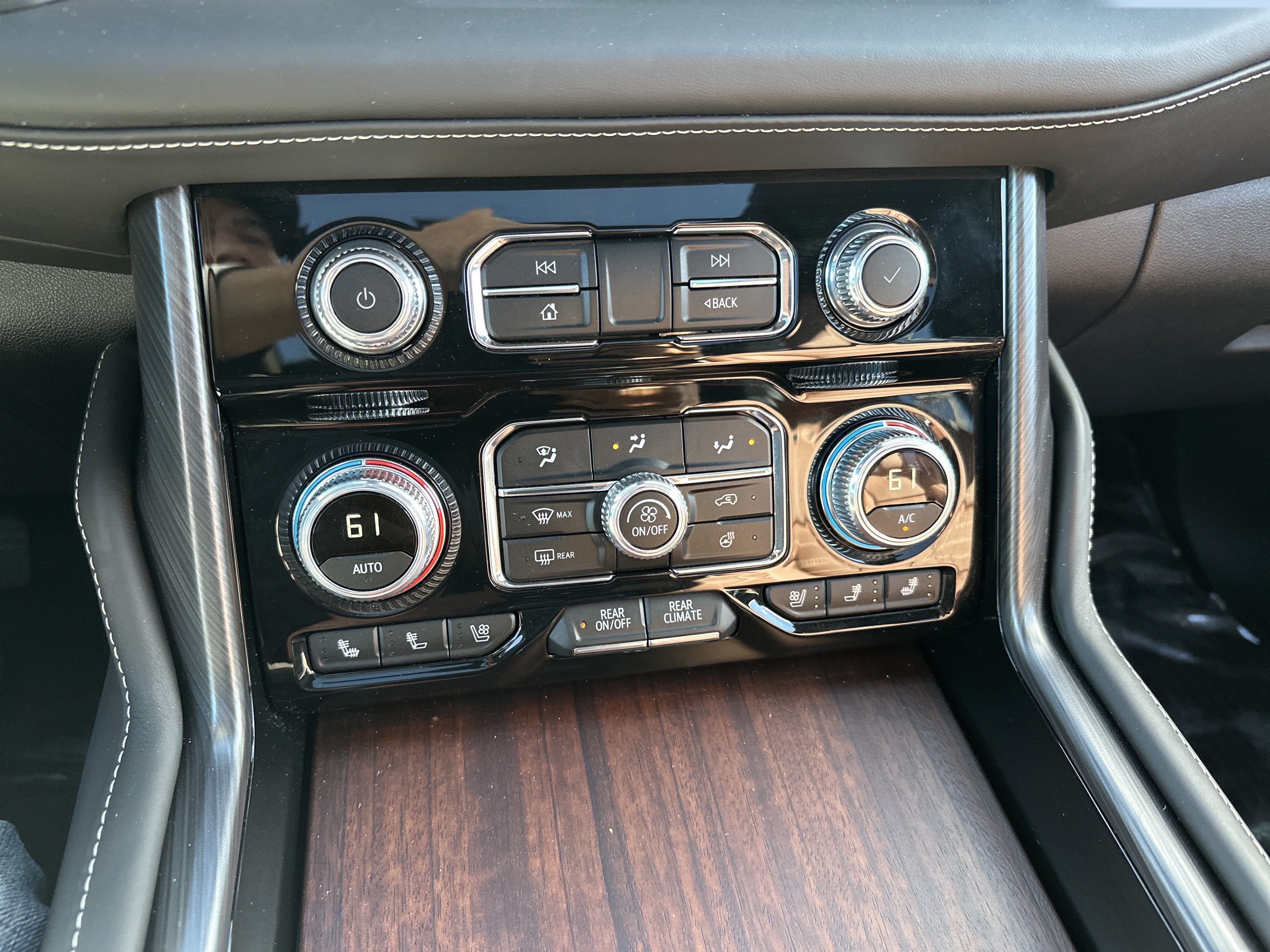 Certified 2023 GMC Yukon Denali Ultimate AWD/4WD image 21