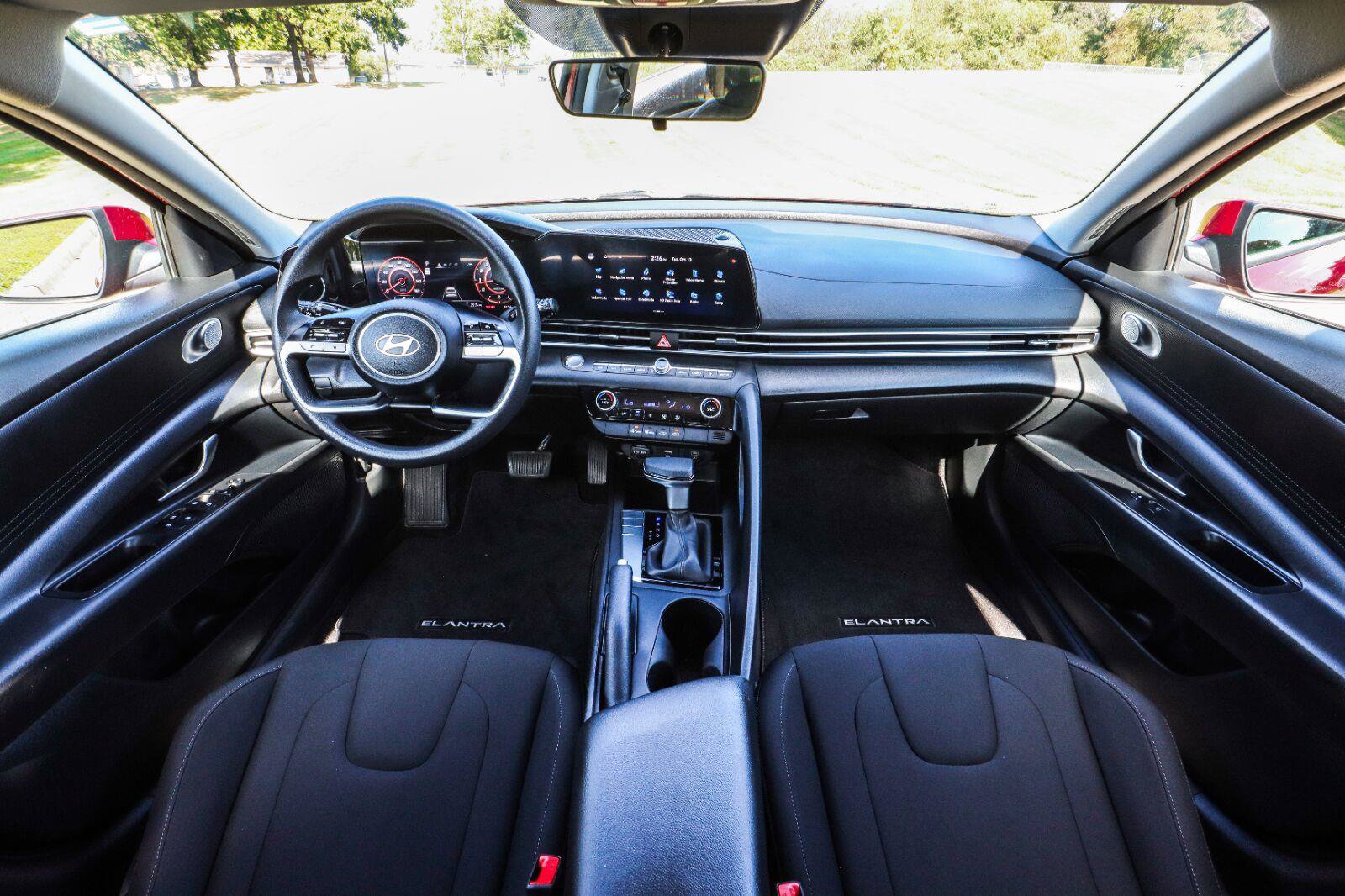 Used 2024 Hyundai Elantra SEL FWD image 2