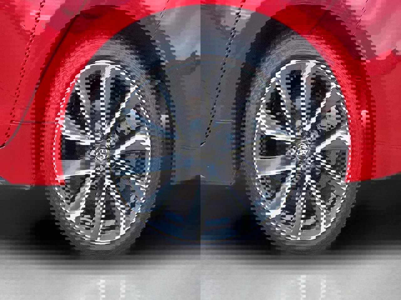 Used 2020 Toyota Corolla SE w/ SE Premium Package image 3