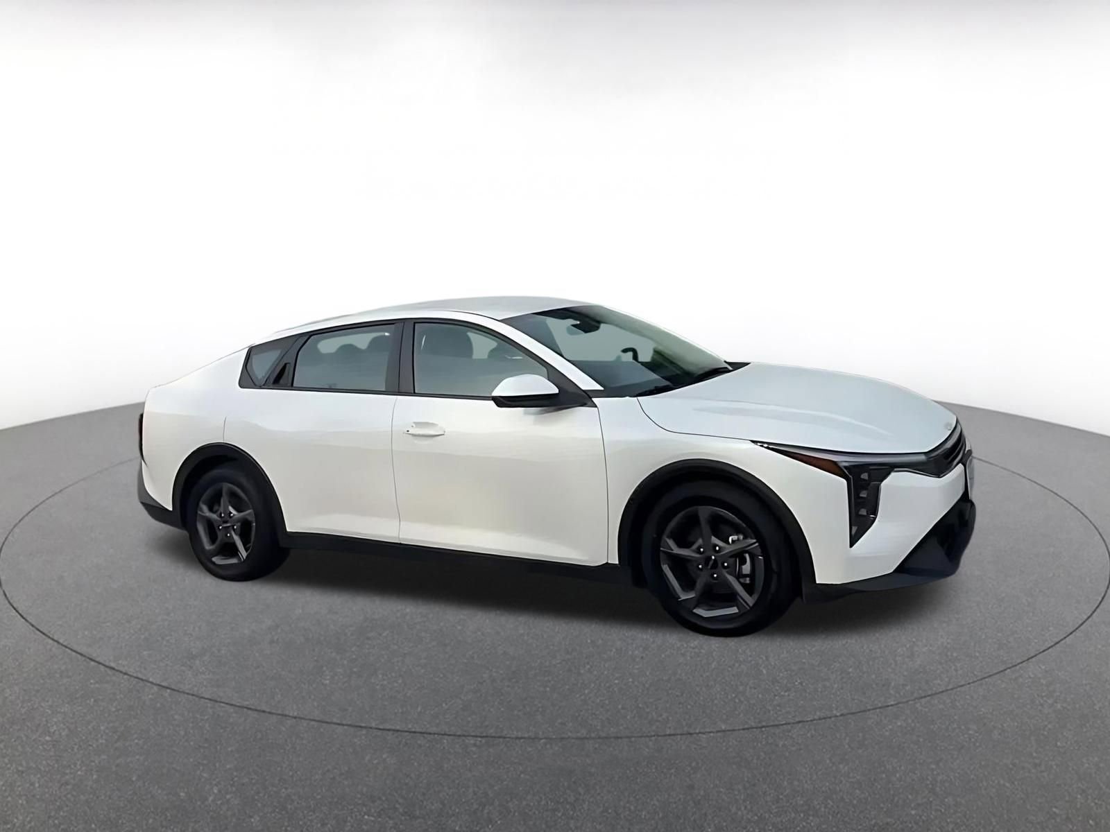 Used 2025 Kia K4 LXS image 2