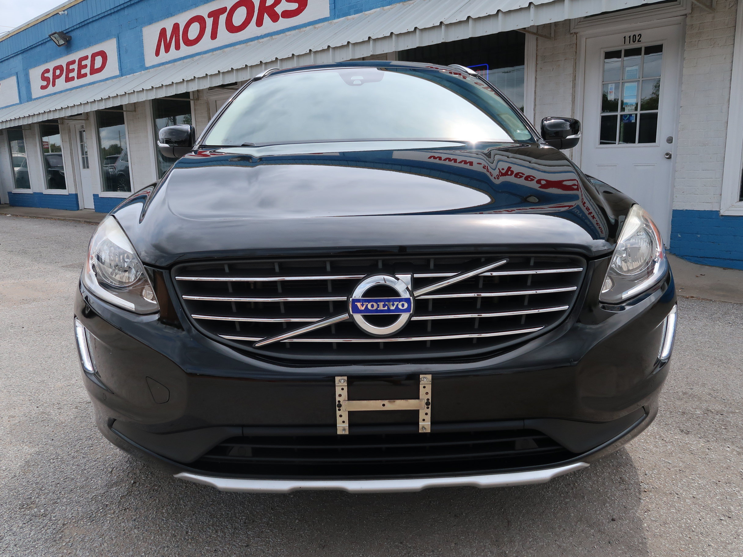 Used 2015 Volvo XC60 T5 Premier w/ Proximity Package FWD image 9