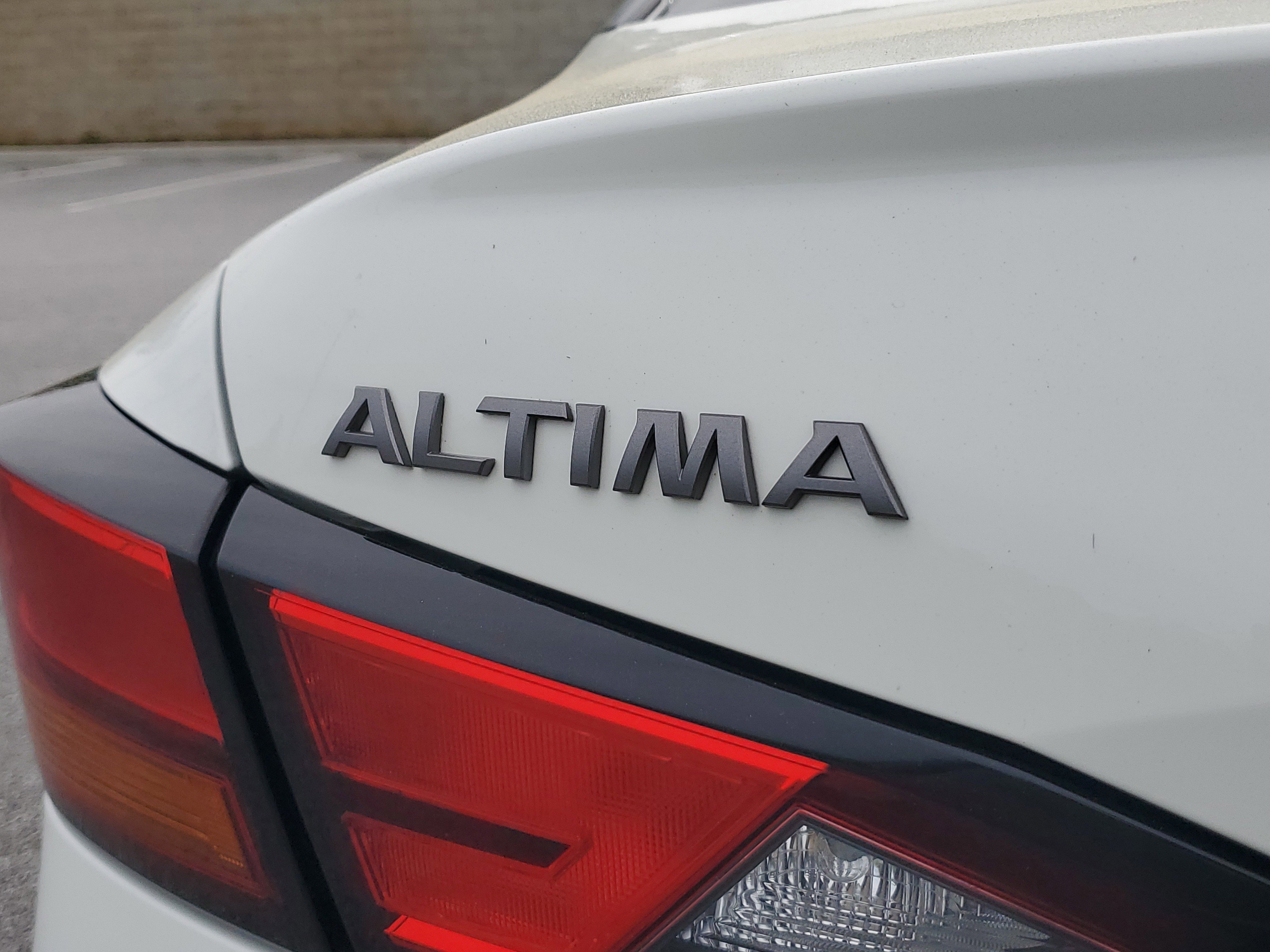 Used 2025 Nissan Altima 2.5 SV FWD image 7