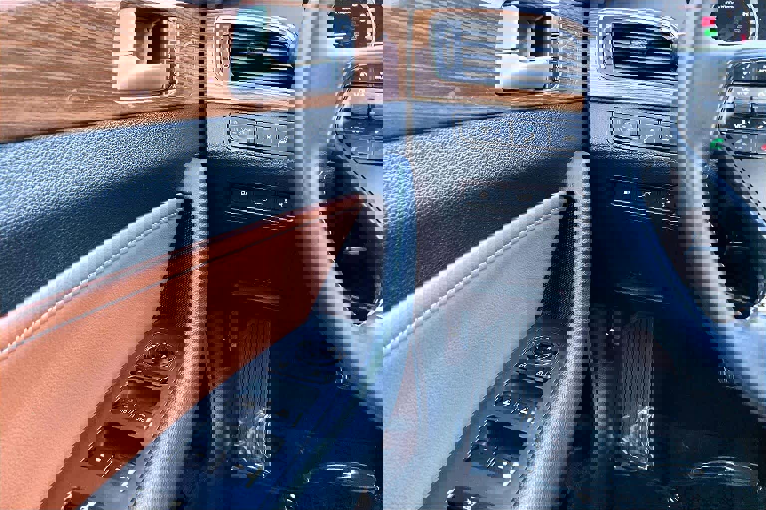 Used 2015 Hyundai Sonata Limited w/ Option Group 06 image 33