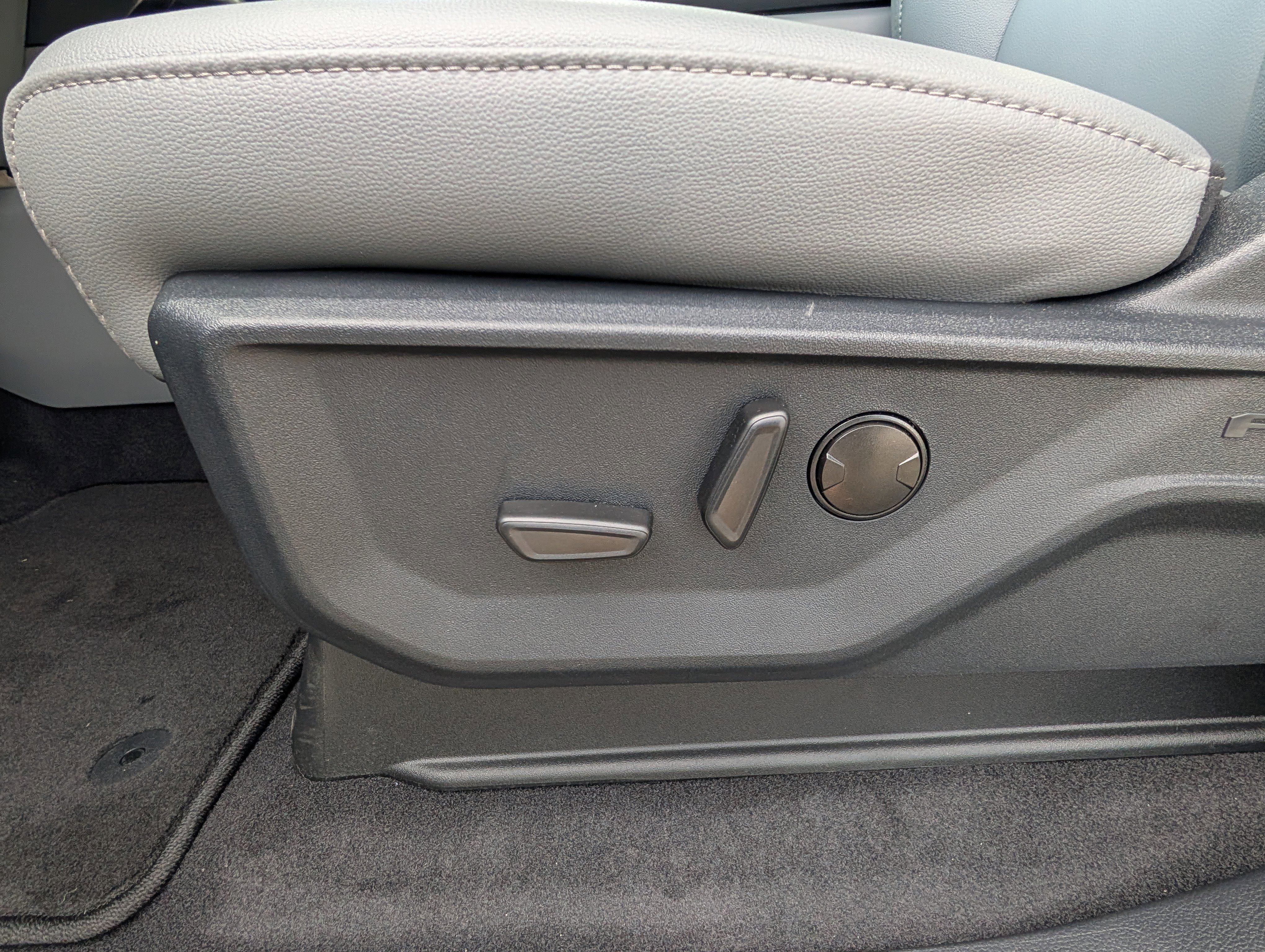 New 2025 Ford F150 Lightning Flash image 19