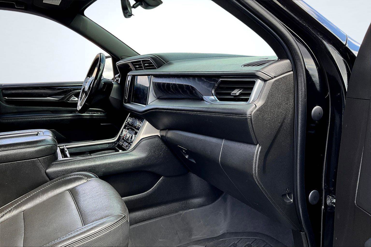 Used 2021 GMC Yukon XL Denali w/ Denali Premium Package image 18