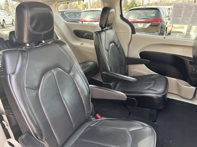 Used 2020 Chrysler Pacifica Limited FWD image 17