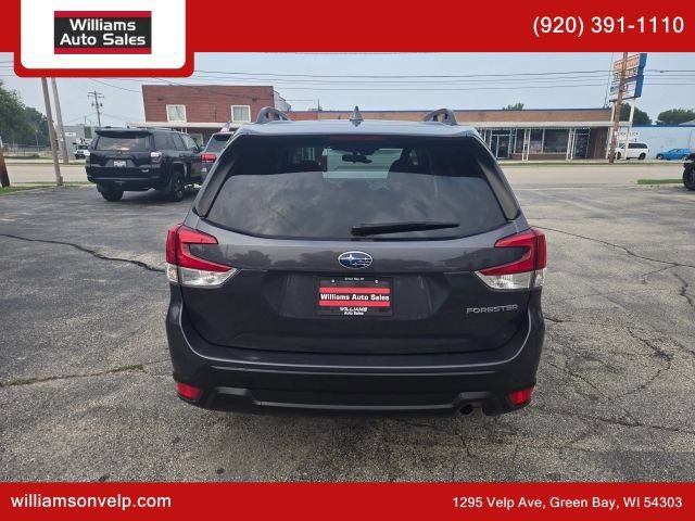 Used 2022 Subaru Forester Premium AWD/4WD image 5