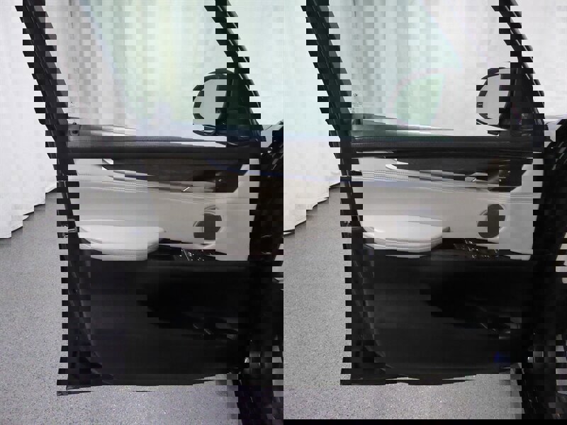 Used 2017 BMW X5 xDrive50i AWD/4WD image 23