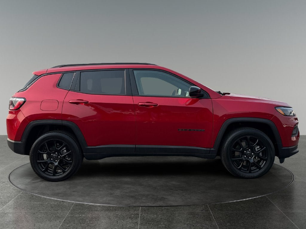 Used 2025 Jeep Compass Latitude w/ Altitude Special Edition AWD/4WD image 11