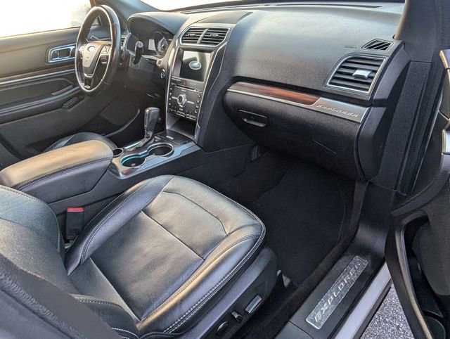 Used 2017 Ford Explorer Limited image 12