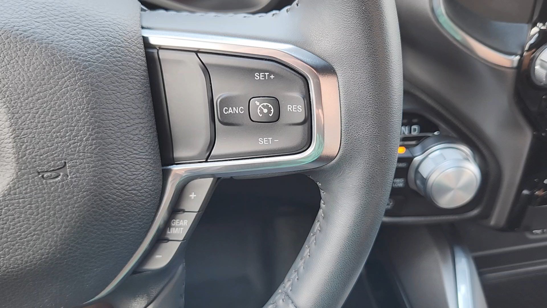 Used 2024 RAM 1500 Laramie AWD/4WD image 13