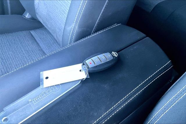 Used 2022 Nissan Rogue SV image 32