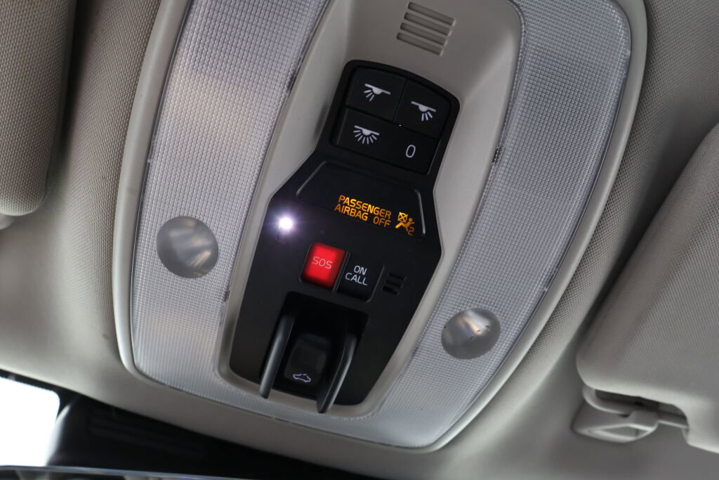 Used 2016 Volvo V60 T5 Cross Country Platinum image 40