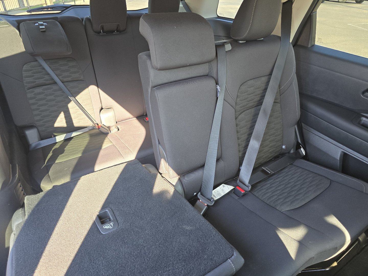 Used 2025 Nissan Pathfinder SV FWD image 28