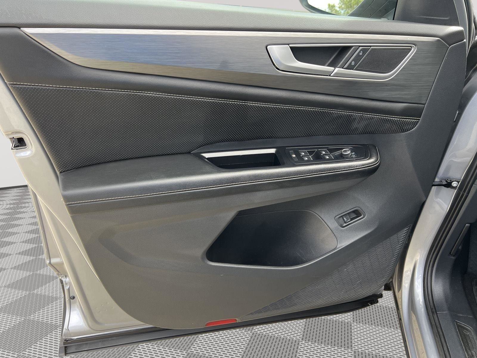 Used 2024 Volkswagen Atlas Cross Sport SE image 10