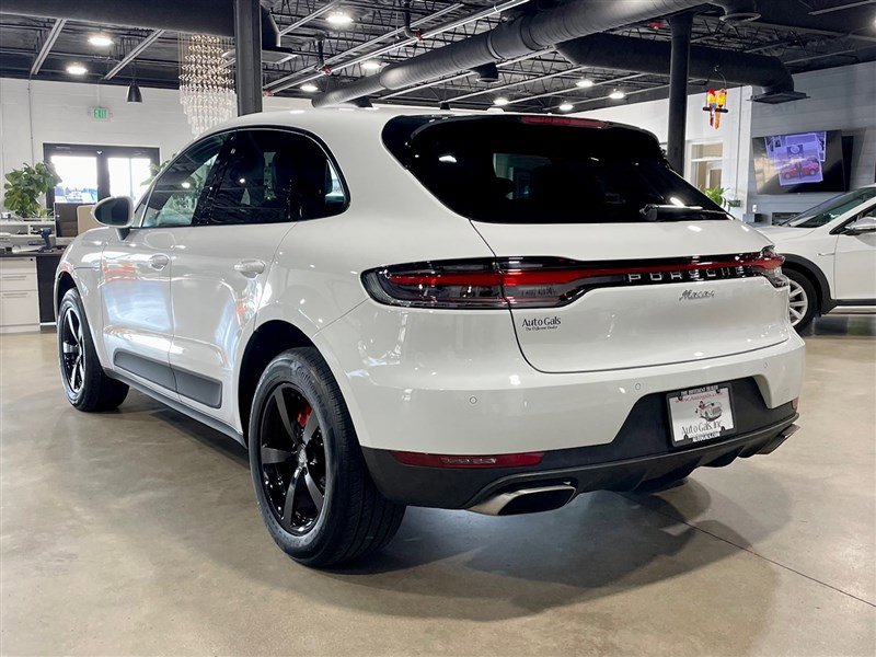 Used 2021 Porsche Macan w/ Driver Memory Package image 3