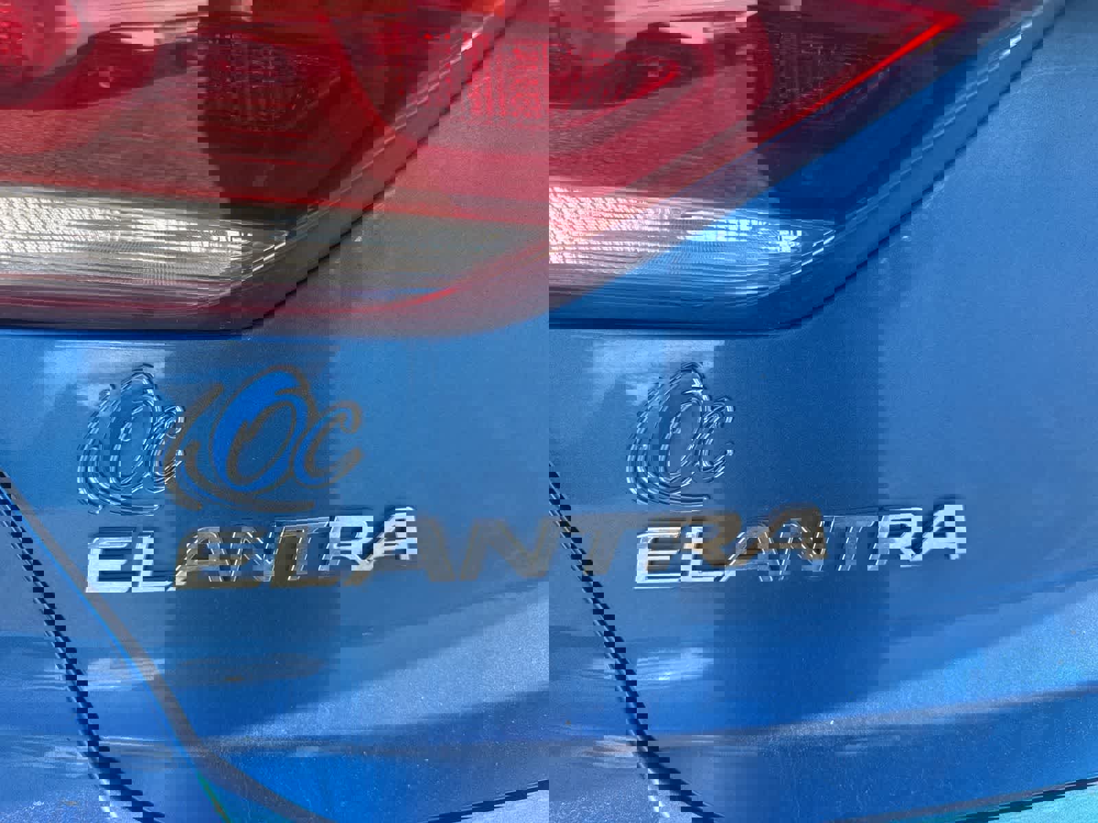 Used 2017 Hyundai Elantra Limited image 13