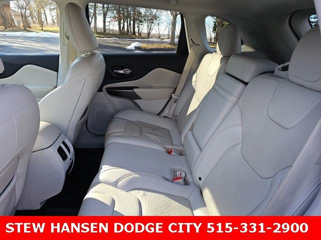 Used 2019 Jeep Cherokee Limited image 16